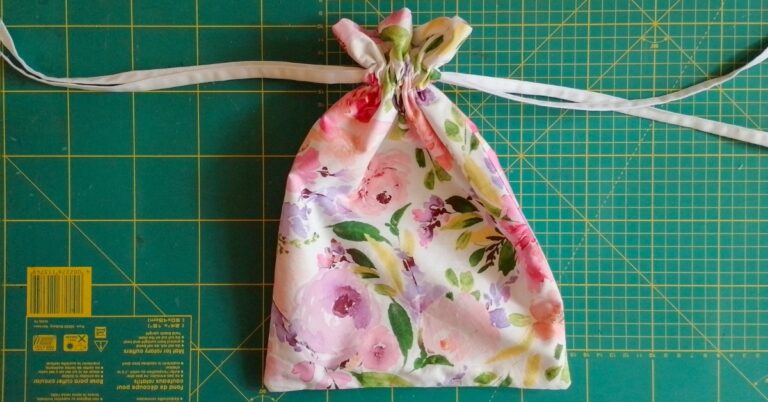 How to Sew a Drawstring Bag with Lining (Free template included)