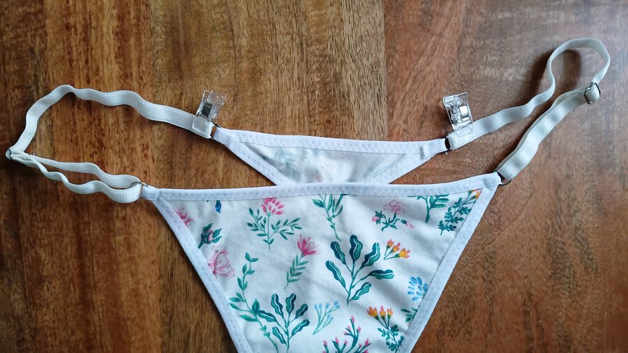 Both adjustable straps clipped to the back rings ready to be sewn.